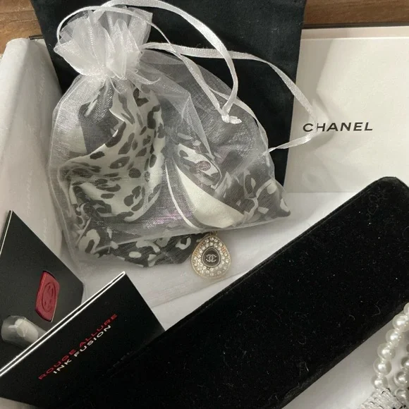 Chanel Black and White Beautiful Bundle - Picture 8 of 16